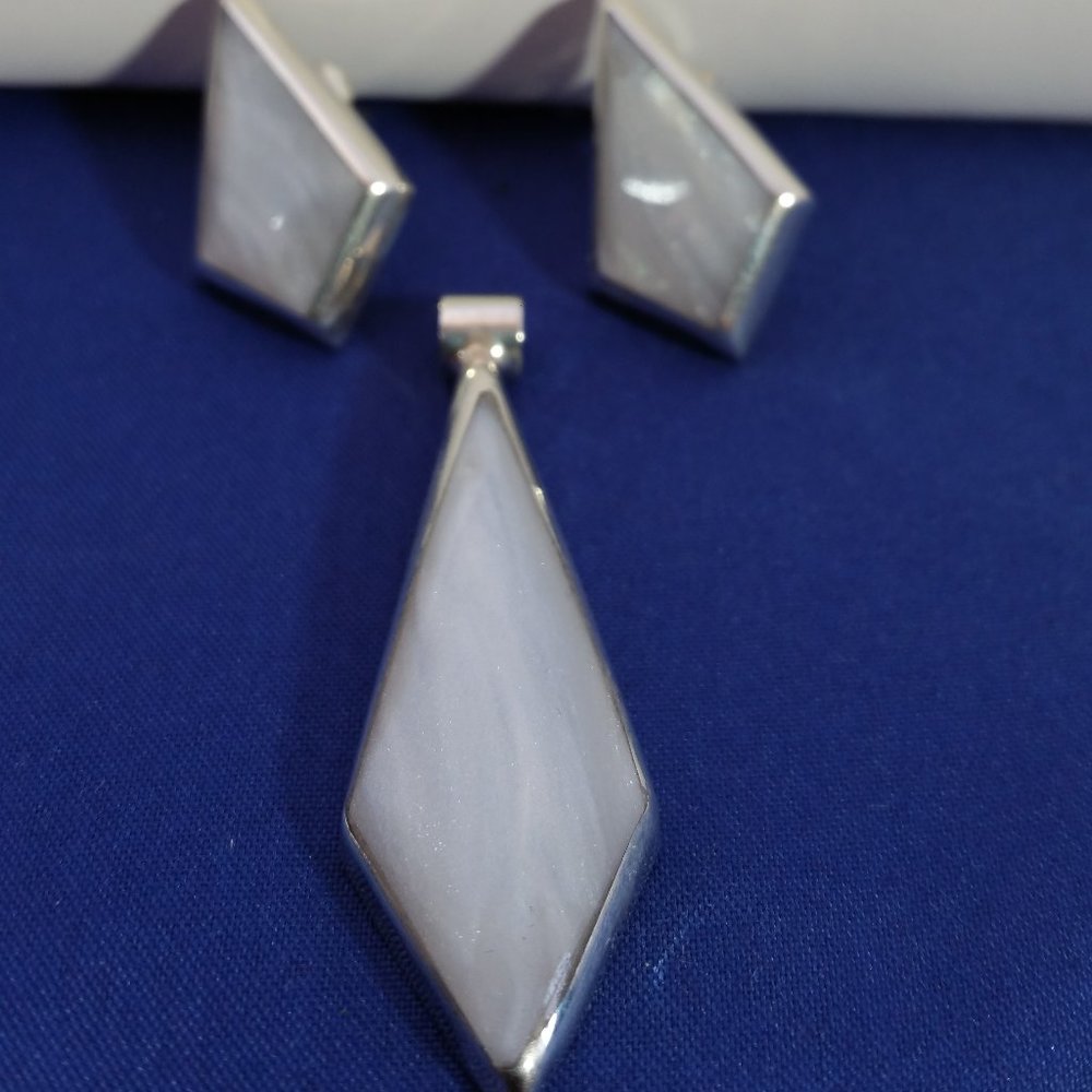 ABSTRACT EARRINGS & PENDANT SET MOTHER-OF-PEARL 925 SILVER STAMPED